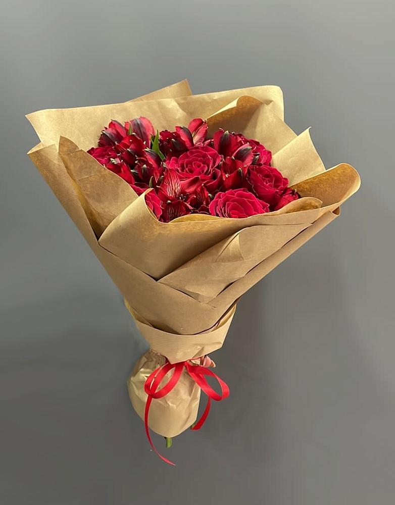 Букет цветов из: Альстромерии и Розы в Юргамыш