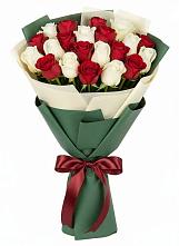 Букет Микс из красных и белых роз в Юргамыш