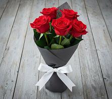 Букет 5 Красных роз Эдлесс Лав в Юргамыш
