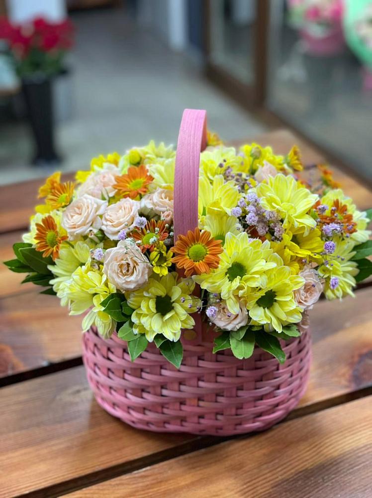 Цветочная композиция из Хризантемы и Розы в корзине в Юргамыш